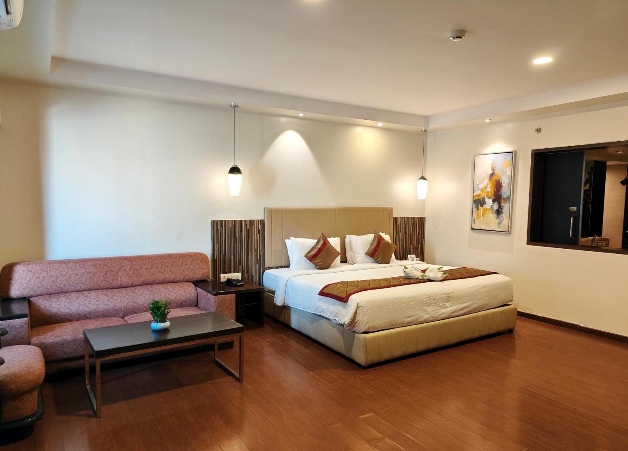 The Altruist Business Hotel Kharadi Pune Bagian luar foto