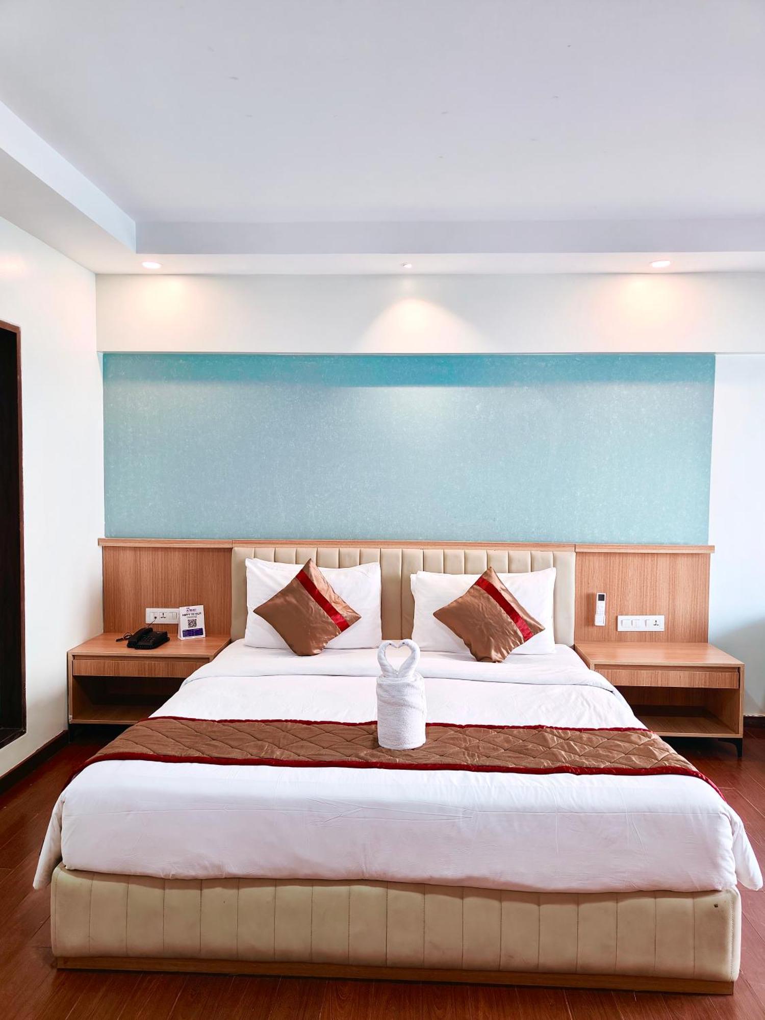 The Altruist Business Hotel Kharadi Pune Bagian luar foto
