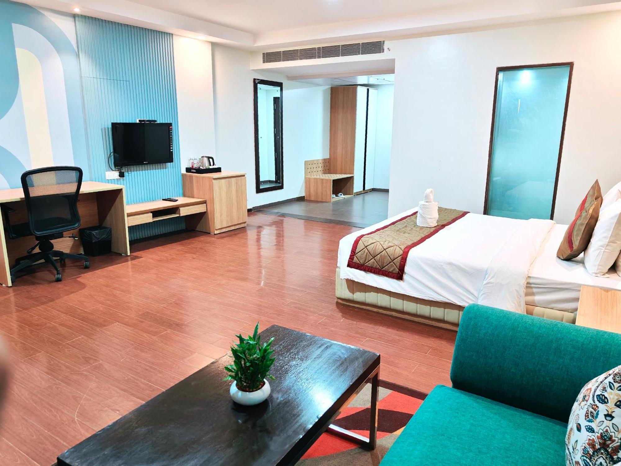 The Altruist Business Hotel Kharadi Pune Bagian luar foto