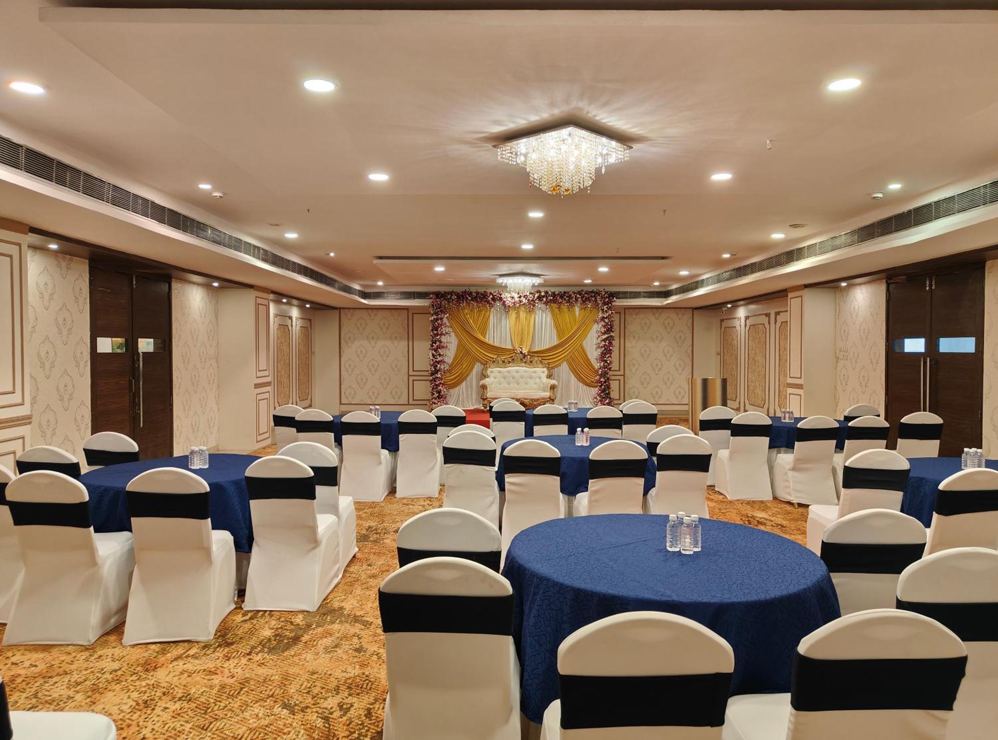 The Altruist Business Hotel Kharadi Pune Bagian luar foto