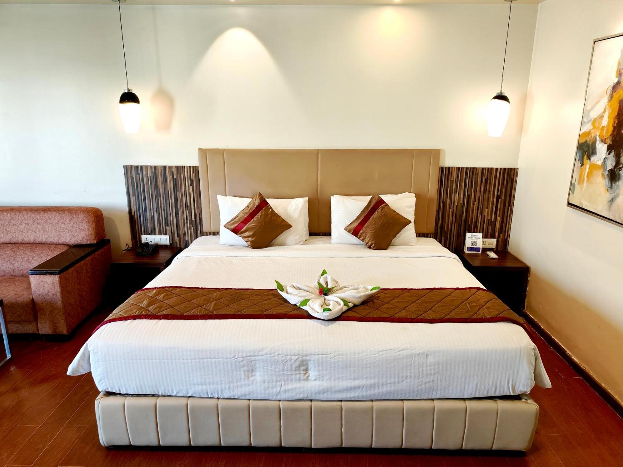 The Altruist Business Hotel Kharadi Pune Bagian luar foto