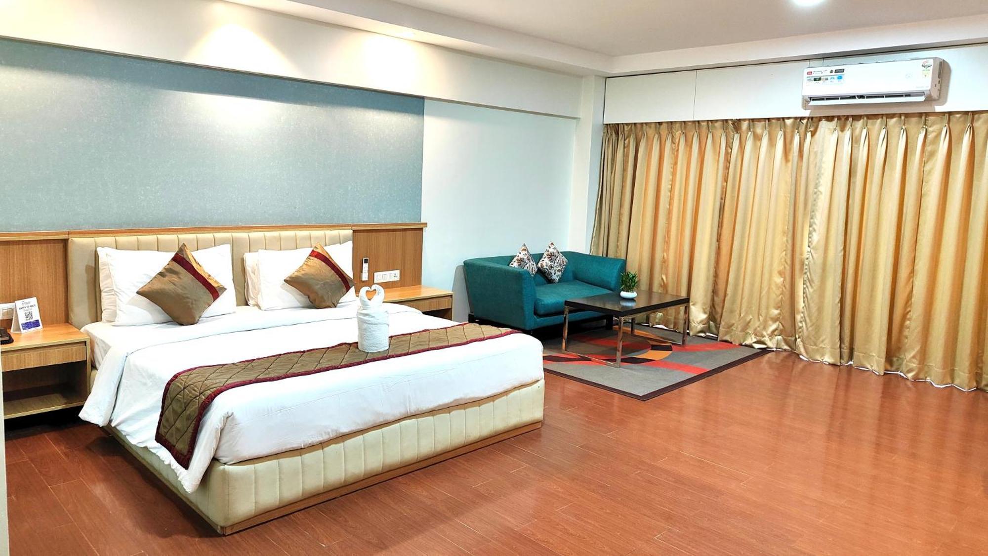 The Altruist Business Hotel Kharadi Pune Bagian luar foto