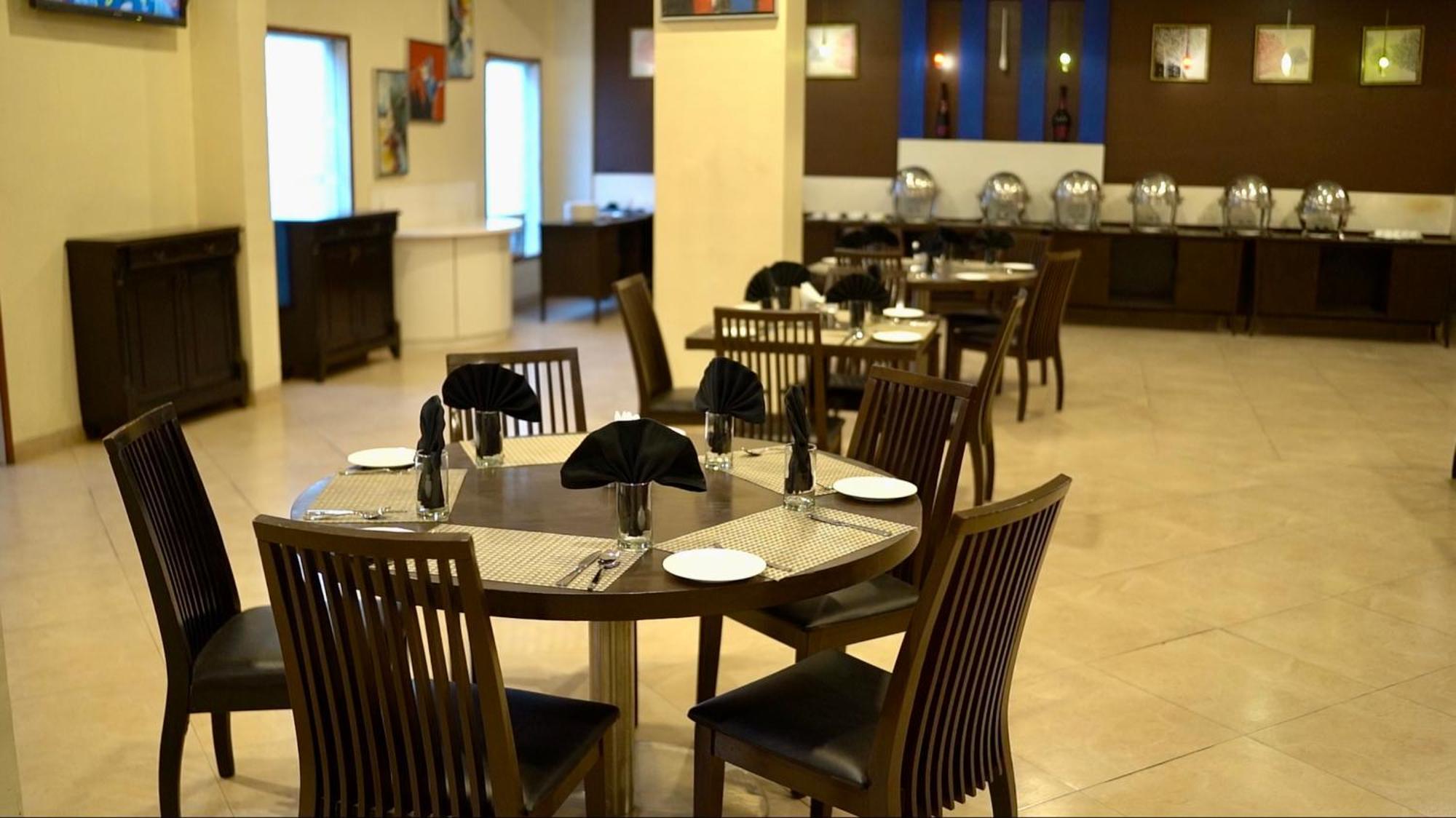 The Altruist Business Hotel Kharadi Pune Bagian luar foto